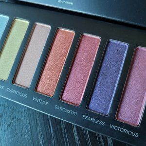 Younique Addiction Shadow Palette 5